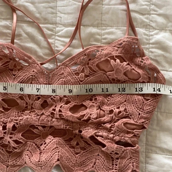 Bohdii Boutique Crochet Bra tank top Mauve size small - Picture 2 of 4